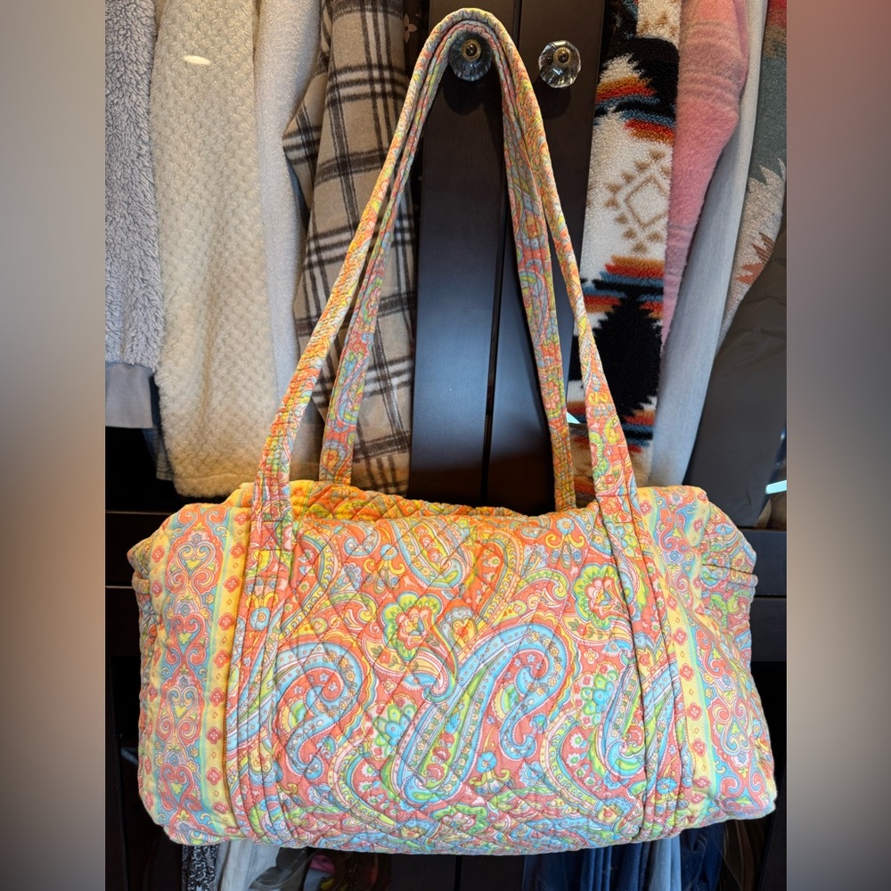 QK TANGIERS Quilted Duffel Bag in a Paisley Pattern - Picture 2 of 10